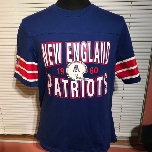 red patriots shirt